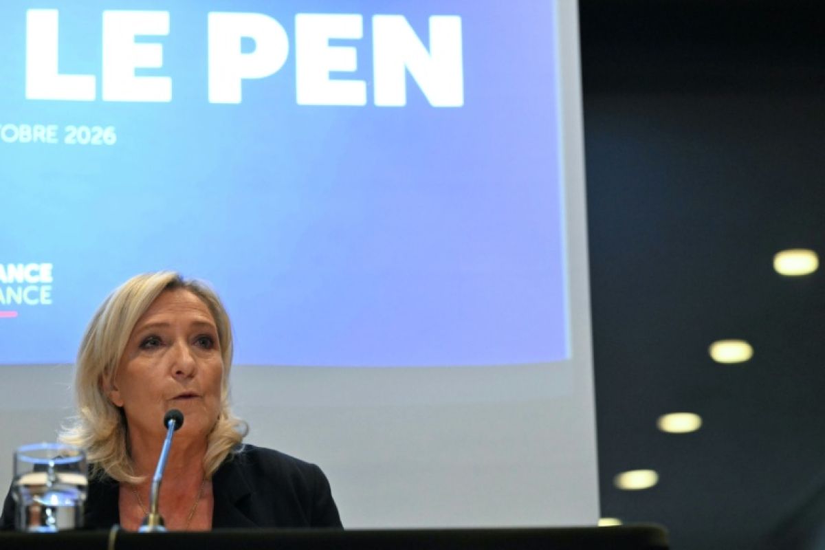 Marine Le Pen fait déjà trembler Bruxelles, Macron en profite