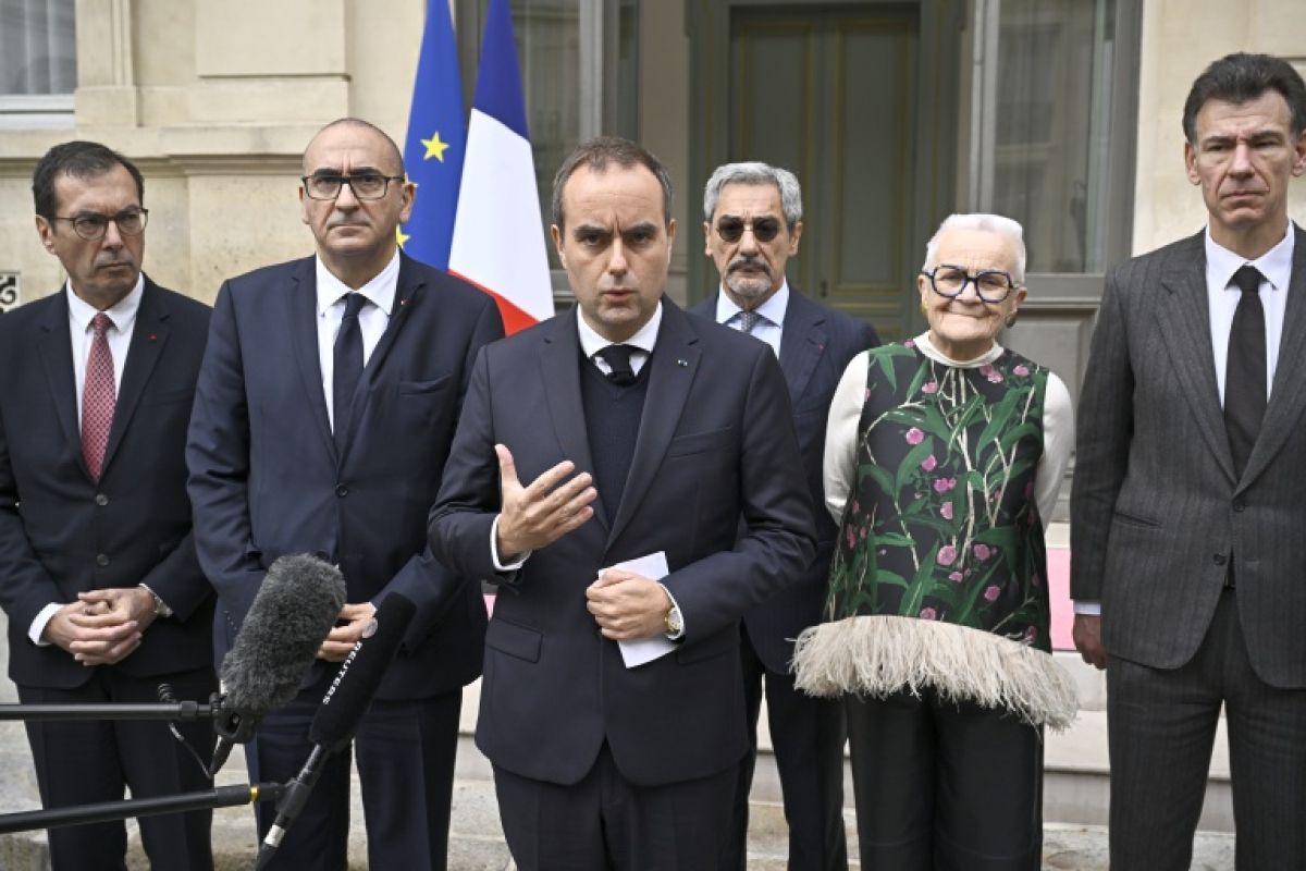 Couvre-feux localisés dès lundi soir et coup de pouce aux commerces touchés