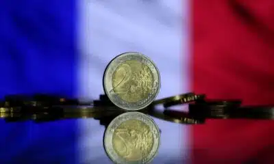 L'euro plonge et la zone euro retient son souffle