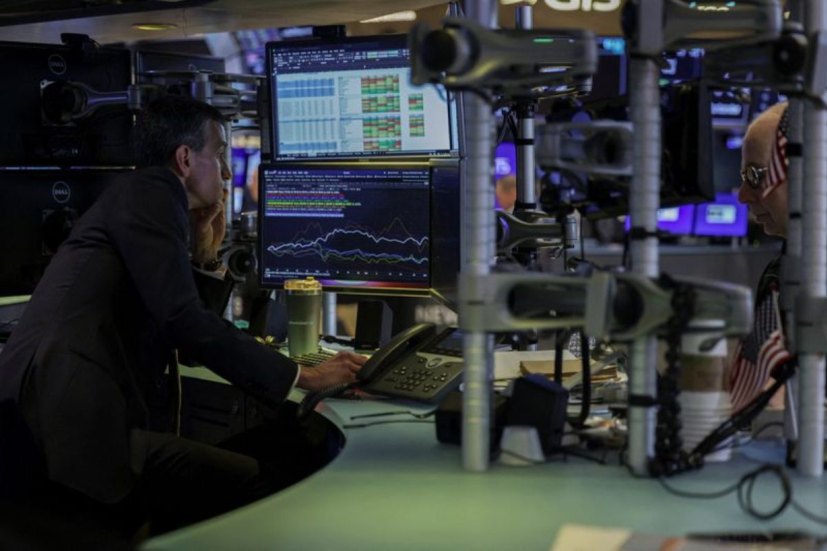 Le pétrole grimpe, les Bourses reculent et la dette française sous pression
