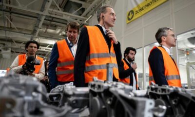 Un million de voitures électriques à 100 euros par mois, la promesse de Glucksmann aux Français modestes