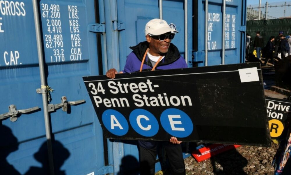 À New York, les vieux sièges et panneaux du métro partent comme des petits pains