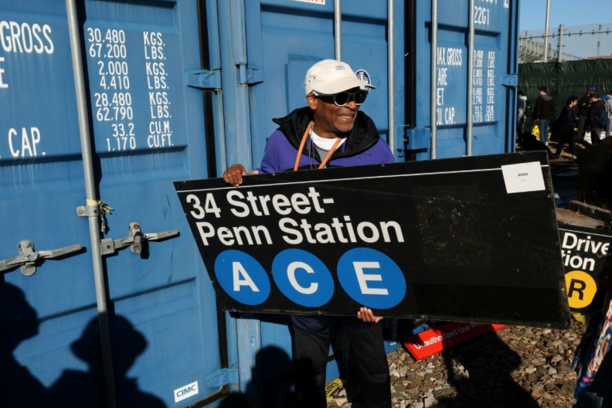 À New York, les vieux sièges et panneaux du métro partent comme des petits pains