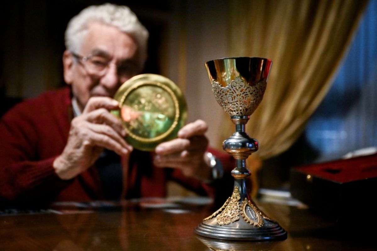 Un calice de paix pour le pape, coulé dans le métal des Malouines