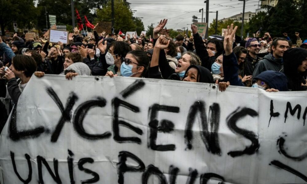Le bras de fer se poursuit entre les lycéens et le gouvernement