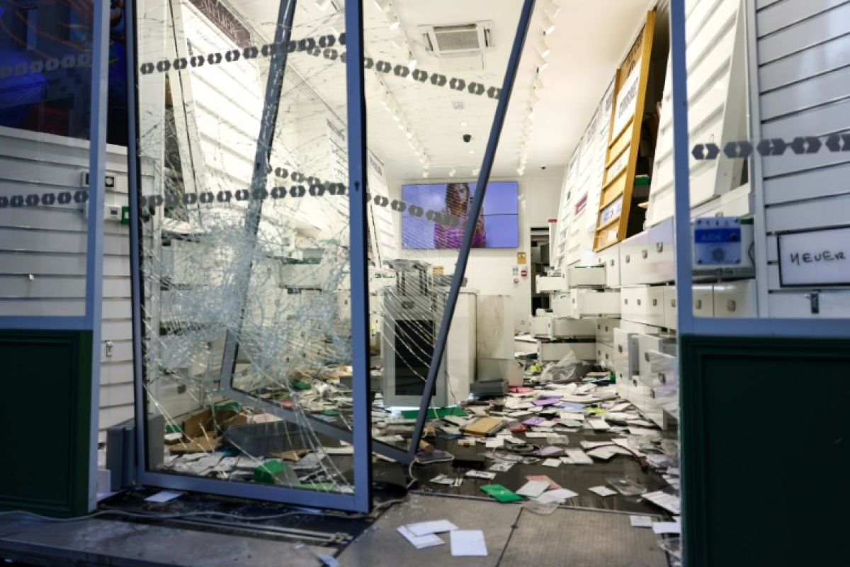 Après les saccages, les commerçants veulent ouvrir le dimanche jusqu'à Noël
