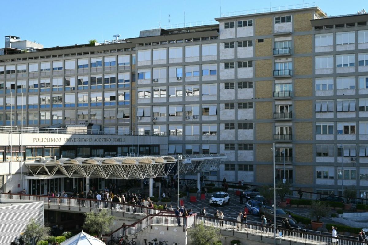 Léon XIV opéré du poumon, sa convalescence suspendue au verdict des analyses