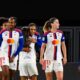 Lyon écrase le PSG et s'installe seule en tête