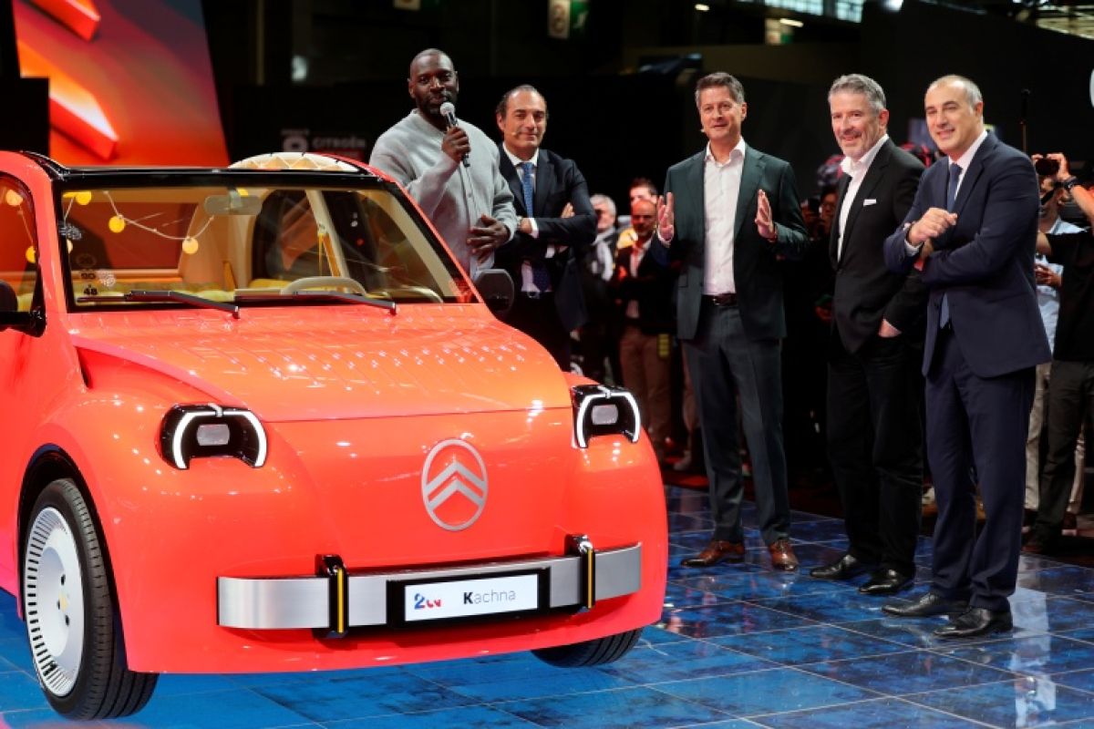La 2CV revient en version électrique et divise ses fidèles