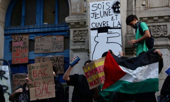La colère des lycées déborde et met l'exécutif sous pression