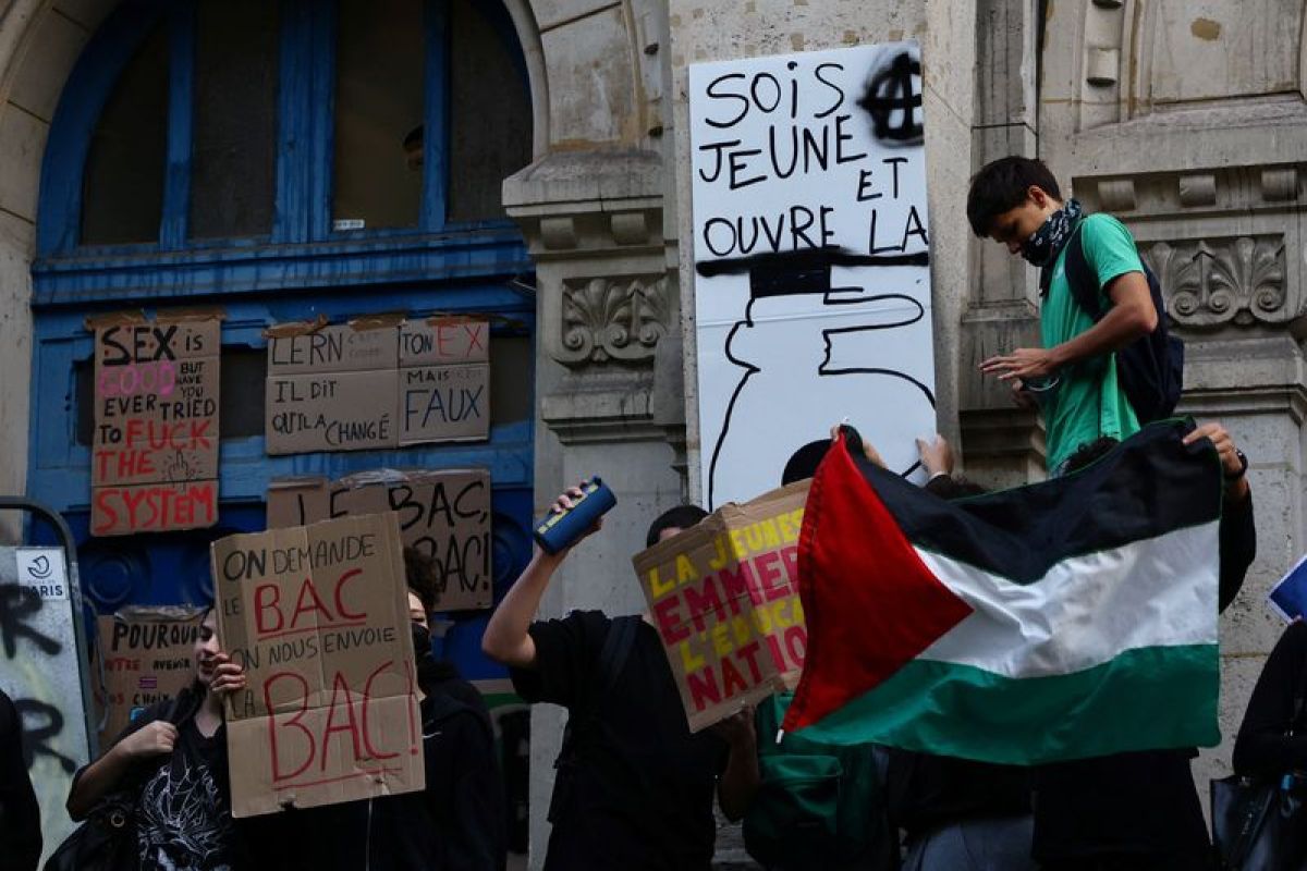 La colère des lycées déborde et met l'exécutif sous pression
