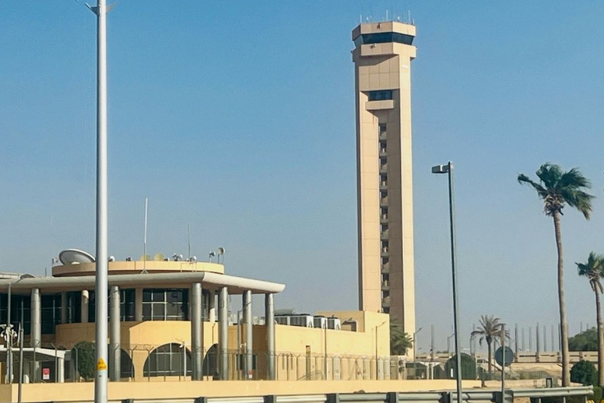 Les Houthis annoncent une frappe sur l'aéroport de Riyad et défient le ciel saoudien