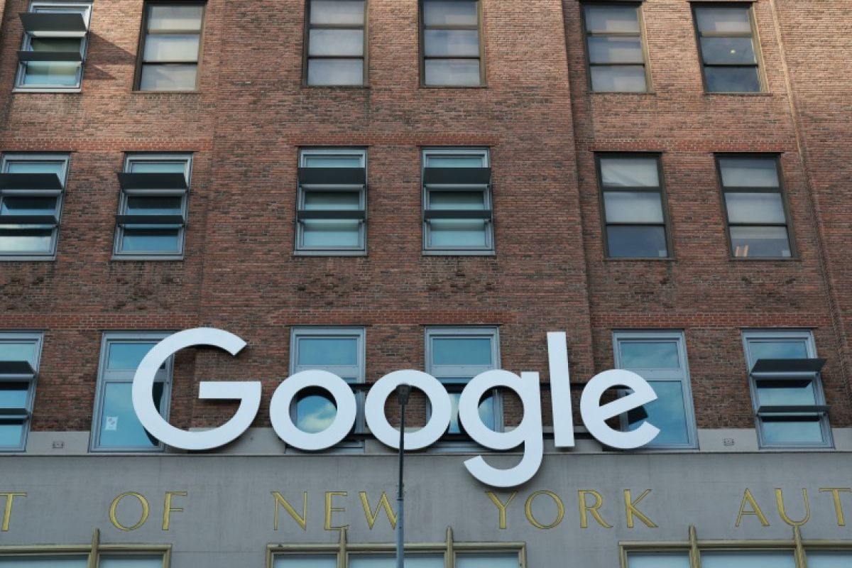 Google ralentit sur la pub et fait tanguer Alphabet en Bourse