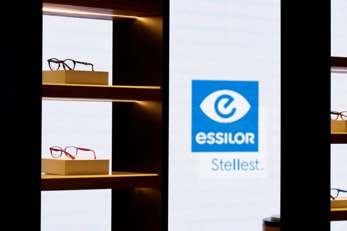 EssilorLuxottica surprend les analystes malgré le frein des lunettes connectées