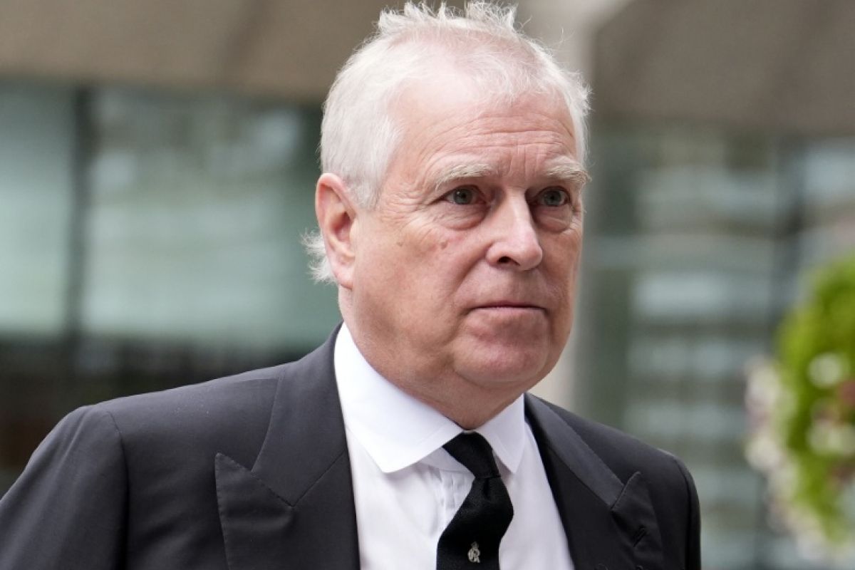 Andrew fait annuler les perquisitions mais la police veut garder les preuves