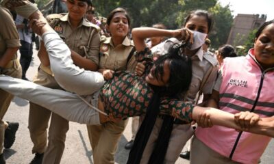L'Inde arrête par milliers pour étouffer la colère des « cafards »