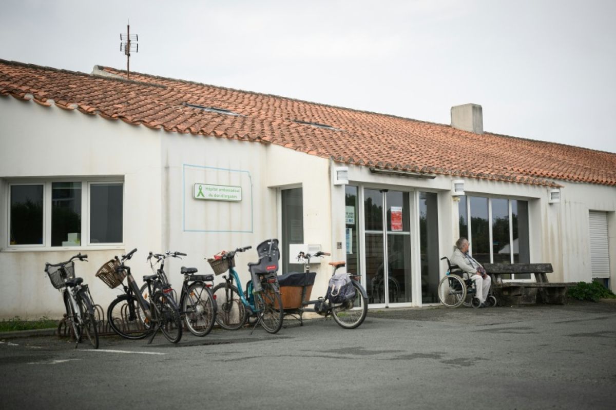 Sur l'île d'Yeu, treize lits et un hélico font tenir tout un territoire