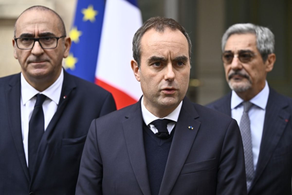 Couvre-feux, commerces saccagés et comptes à rendre, la pression ne retombe pas