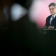 Mélenchon grimpe dans les sondages et bouscule le calendrier de son camp