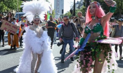 Une Marche des fiertés très politique défile à Paris avant la présidentielle