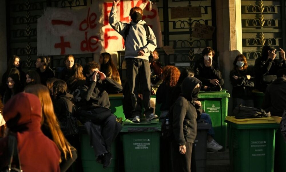 Moins de blocages dans les lycées, mais la mobilisation ne faiblit pas
