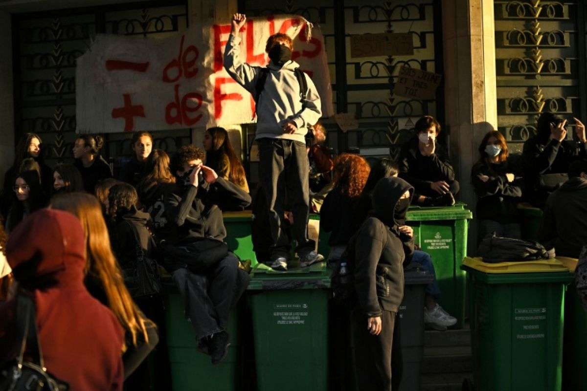 Moins de blocages dans les lycées, mais la mobilisation ne faiblit pas