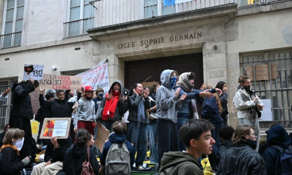 Les lycées restent mobilisés et lorgnent vers les gilets jaunes