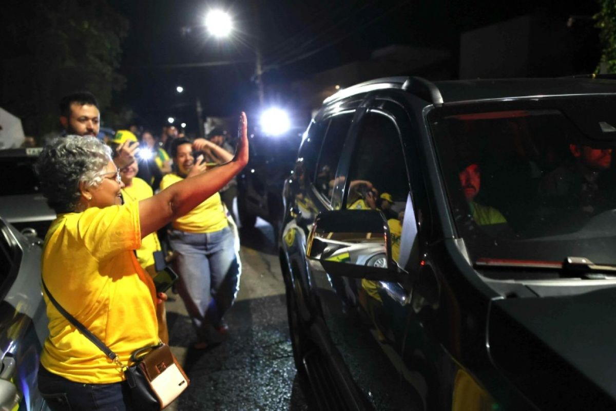 Flavio Bolsonaro devance Lula et propulse le Brésil vers un second tour incertain