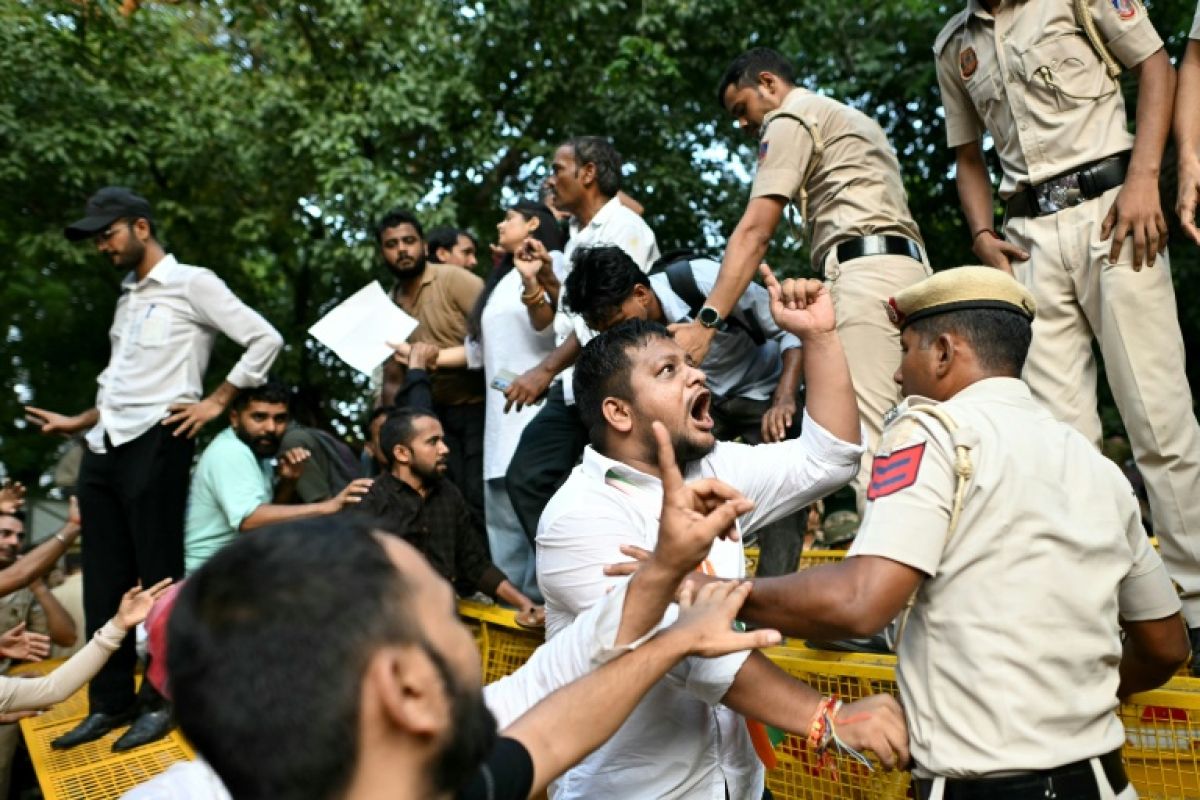 Des dizaines de milliers d'Indiens dans la rue pour faire tomber le patron des élections