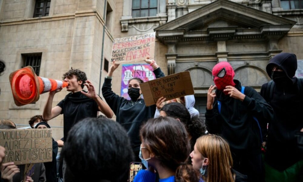 Après les lycées, les universités bloquent à leur tour
