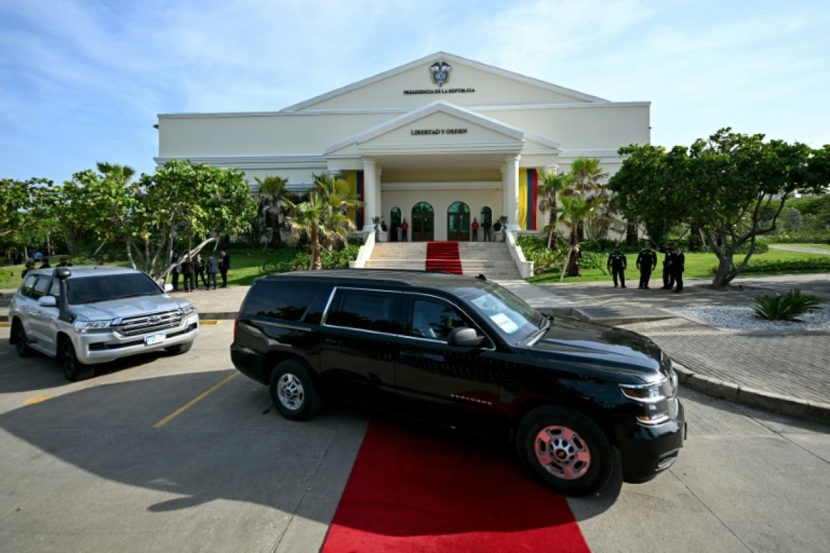 Le nouveau président colombien s'offre un bureau face aux Caraïbes et la facture agace