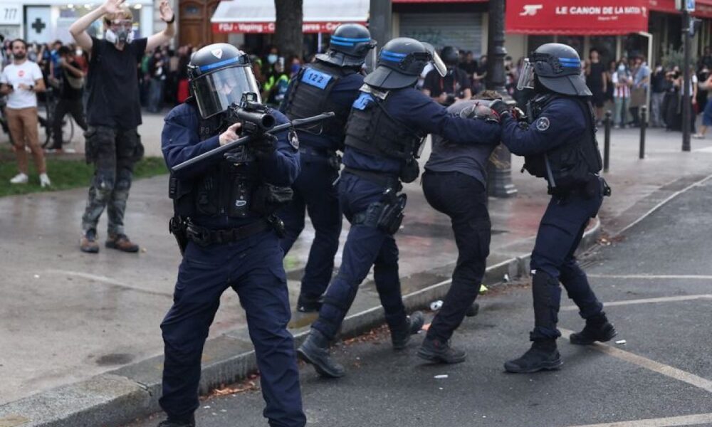 Grenades assourdissantes suspendues après la main arrachée d'un lycéen à Lens