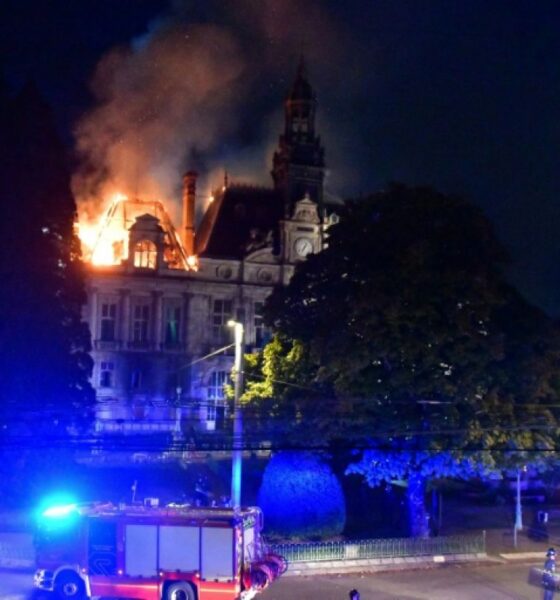 Limoges regarde son hôtel de ville partir en fumée