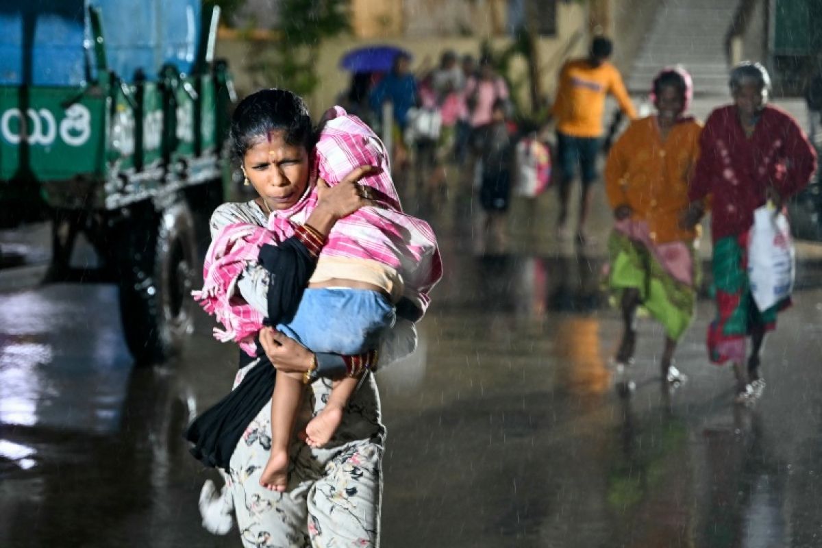 Le cyclone Arnab s'abat sur l'Inde du Sud après l'évacuation de 100 000 habitants