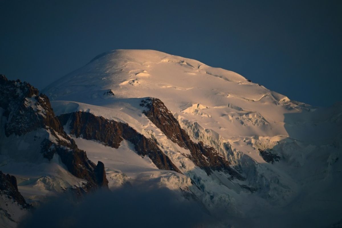 Le mont Blanc s'épaissit de deux mètres et frôle son niveau du XIXe siècle