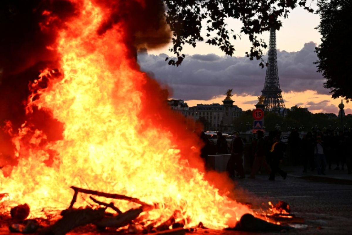 Des commerces du 11e arrondissement pris pour cible après la manifestation