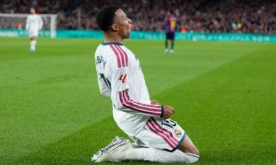 Mbappé signe un doublé au Camp Nou et remet le collectif au centre