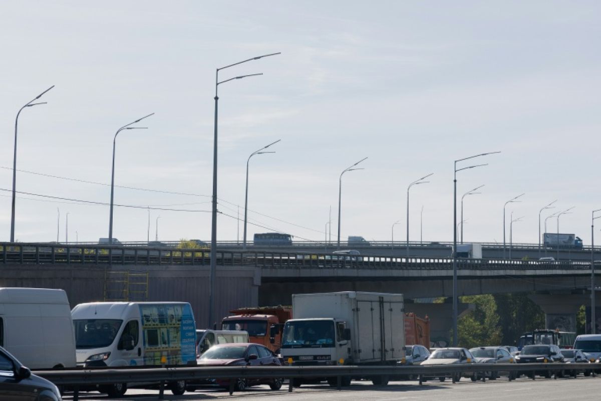 Un pont de Kiev hors service, la capitale prise dans les bouchons