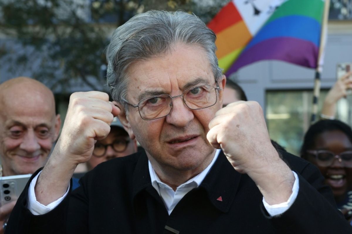 À Gergovie, Mélenchon va chercher dans l'Histoire de quoi nourrir sa campagne
