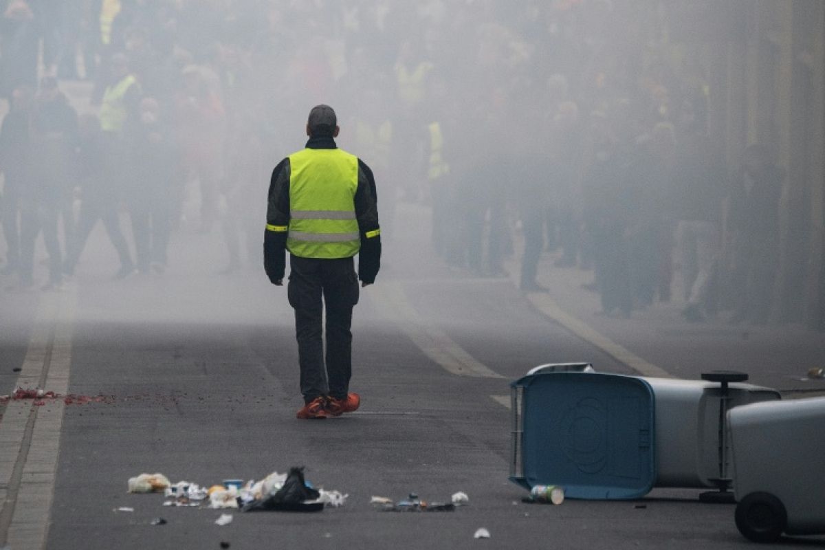 Des gilets jaunes aux lycées bloqués, une décennie de colère française