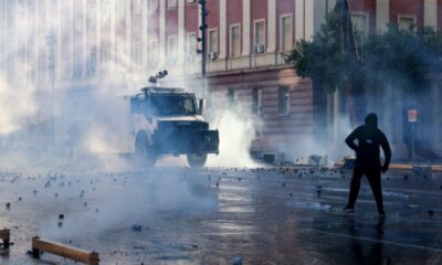 Tirana bascule dans la violence nocturne et Edi Rama dénonce des mains étrangères