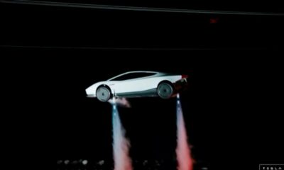 La Tesla volante d'Elon Musk décolle et fait un tonneau dans les airs