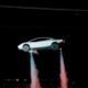 La Tesla volante d'Elon Musk décolle et fait un tonneau dans les airs