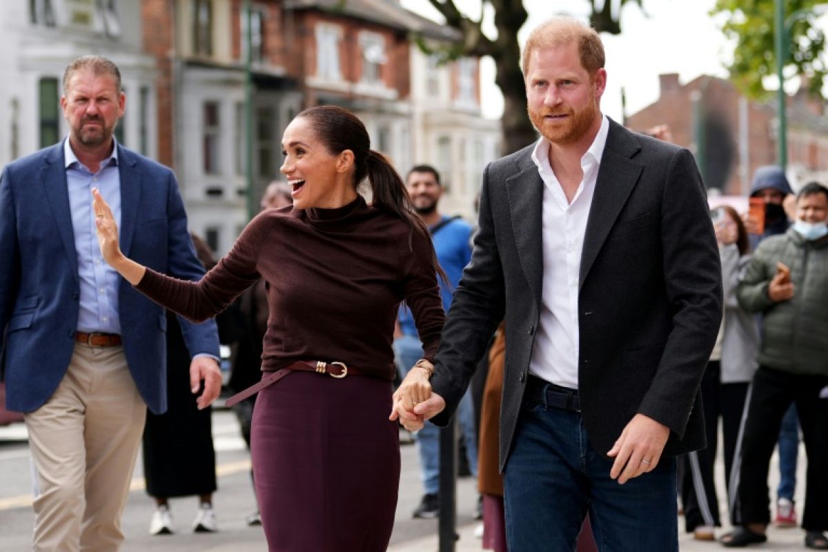 Meghan et Harry renouent avec la foule britannique à Nottingham