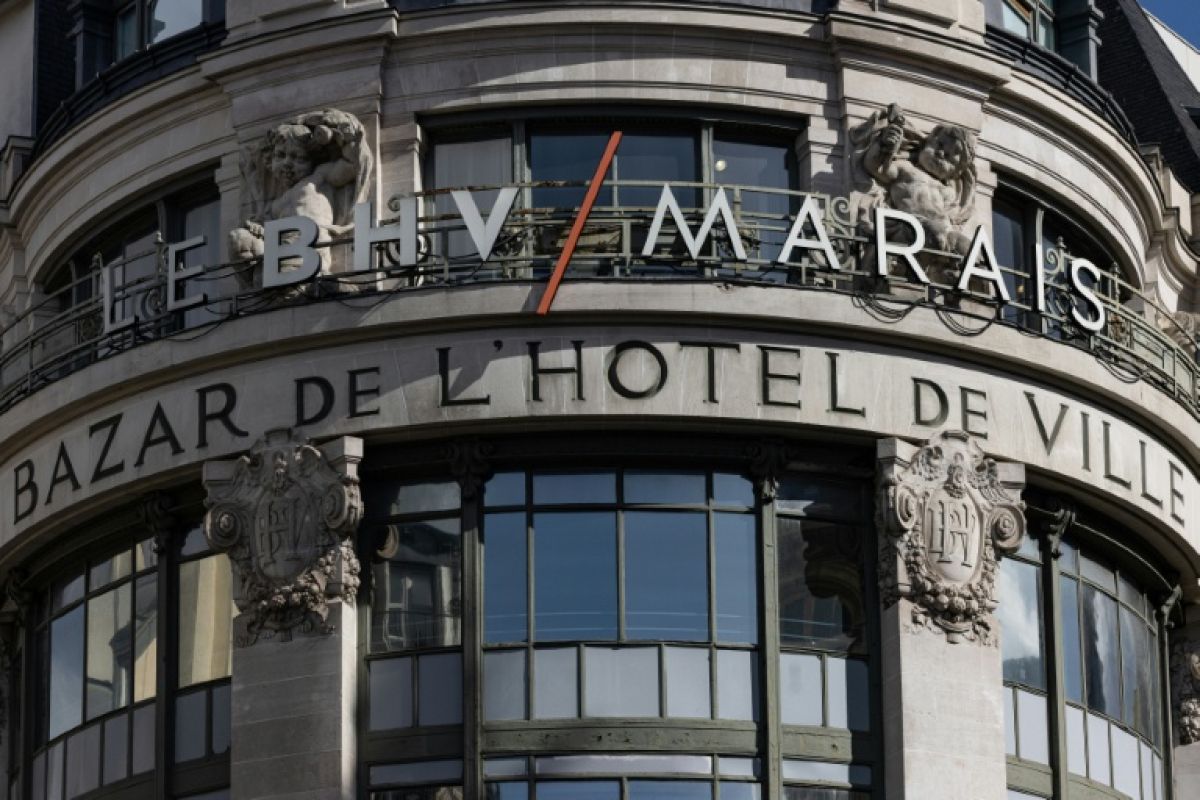 Le BHV vacille et ses habitués découvrent un magasin vidé
