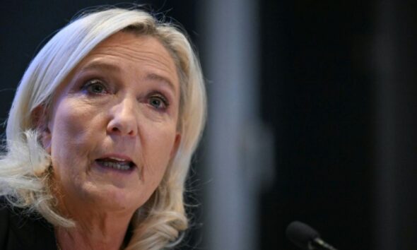 Marine Le Pen défie Bruxelles sur le budget européen