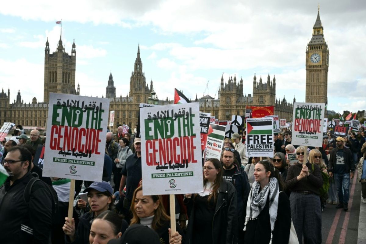 Londres descend dans la rue pour exiger la fin des frappes sur Gaza