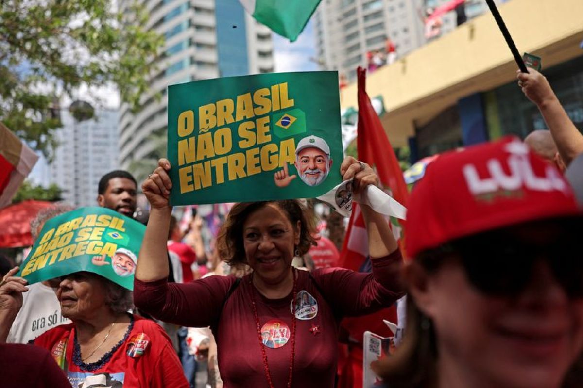 Flávio Bolsonaro bouscule la présidentielle brésilienne et fait frémir les marchés
