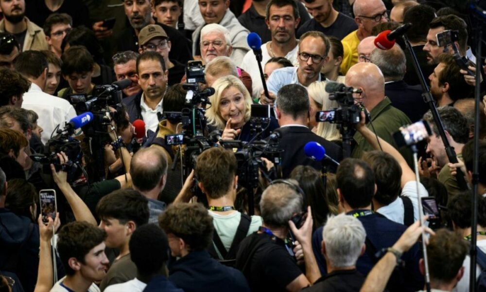 Jordan Bardella sous pression, Marine Le Pen monte au créneau
