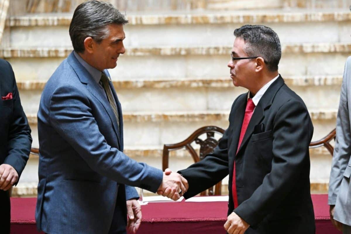 Le procureur général bolivien arrêté, des liasses de dollars retrouvées dans une ambulance